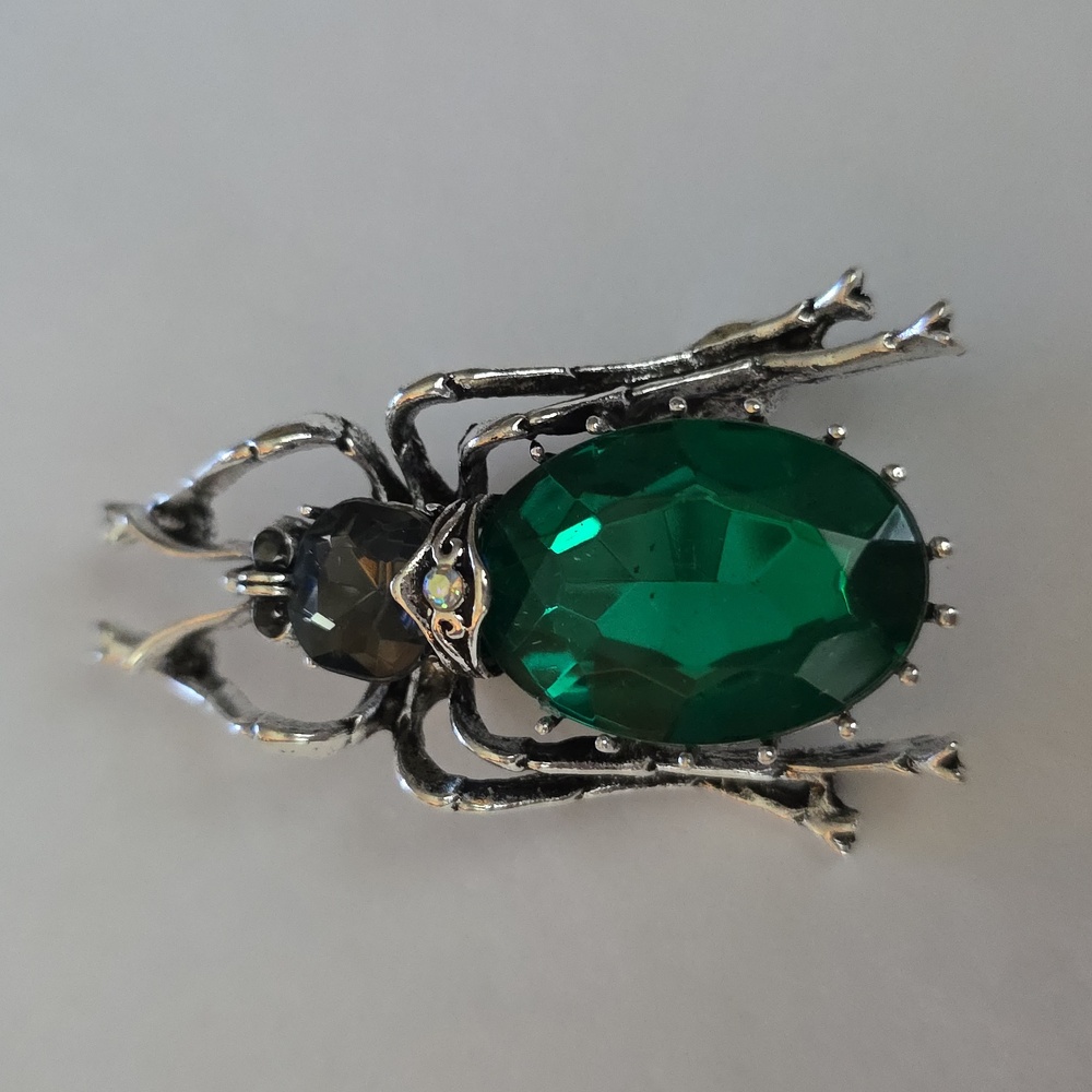 Beetle Bug Brooch  Just Amazing Must have not for the Girly Girl Sim Emerald